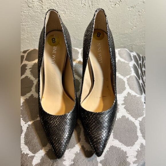 Women’s heels by Nine West, metallic skin, 8M,     Beautiful in great condition - Picture 5 of 13